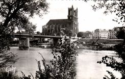 Mantes la Jolie - La Seine et la Cathedrale - CPA 