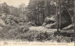 CPA Foret de Fontainebleau la gueule du Dragon (cavaliere des brigands Gorges d Apremont)