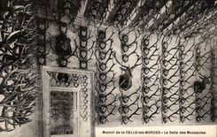 CPA Manoir de la Celle es Bordes La salle des massacres Cerfs
