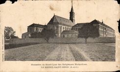 CPA Monastere du Sacre Coeur des religieuses Norbertines Le Mesnil Saint Denis