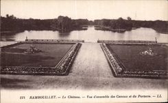 CPA Rambouillet the castle Seen together of the canals and the floor