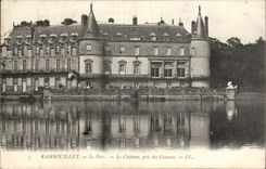 CPA Rambouillet the park the castle taken of the canals