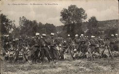 CPA Militaria Camp de Chalons En manoeuvre la grand halte