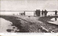 CPA Militaria Visite a state major of combine at the flooded zone Belgium