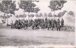 CPA Militaria Manoeuvres militaires Un coin du campement 