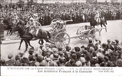 CPA Militaria French artillerists with the Harmony Paris July 14th