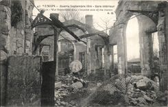 CPA Militaria Senlis Gare interieur