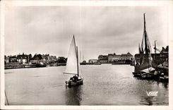 CPA Deauville the flowered beach the port
