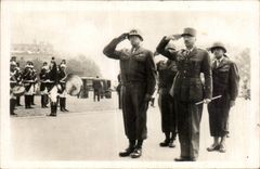 CPA Militaria Paris Soldats Generaux Francais et americain