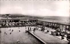Trouville - La Reine des Plages - Vue prise de la Piscine - CPA 
