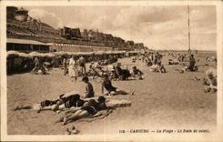 Cabourg - La Plage - Le Bain de Soleil - CPA 