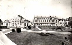 Cabourg - Les Jardins - Le Casino et le Grand Hotel - CPA 