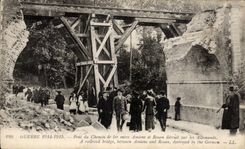 CPA Militaria Guerre 1914 1915 Pont du chemin de fer entre Amiens et Rouen detruit par les allemands