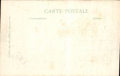 CPA Militaria Reims After the bombardment House bombardee close to the cathedral