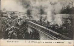 CPA Militaria Guerre 1914 Le zeppelin abattu a Compiegne le 17 mars 1917