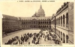 Paris - 7 - Les Invalides - Musee de l Arme - Cour d Honneur - Prise d Armes - CPA 