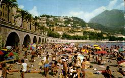 Menton - La Plage a l heure du bain - CPSM 