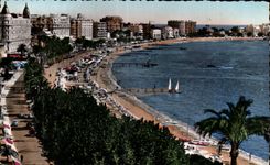 Cannes - the Beach - Hotels on the Small cross - CPA