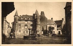 Salers - La Grande Place - Maison Sevestre - CPA 