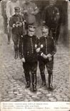 CPA Militaria Deux amis generalissimes Joffre et Foch 