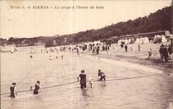 Fouras les Bains - La Plage a l Heure du Bain - CPA 