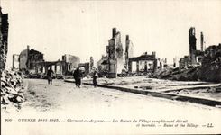 CPA Militaria War 1914 Clermont in Argonne the ruins of the completely destroyed village and sets fire to