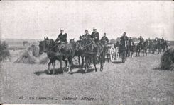 CPA Militaria En Campagne Batterie attelee Chevaux 