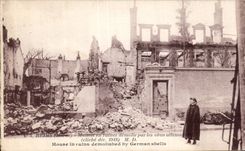 CPA Militaria Reims House in ruins demolished by the German shells