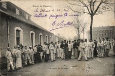 CPA Militaria Scene of barracks the exit of soup