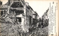 CPA Militaria Guerre 1914 Dans L oise Retraite des allemands Entonnoir creuse dans une mine dans un carrefour 
