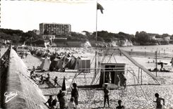 CPSM La plage et les rochers de Vallieres a St Georges de Didonne 