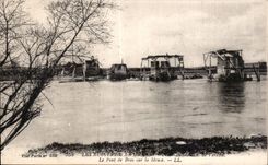 CPA Militaria ruins of the Great War the bridge of Arm on the Meuse