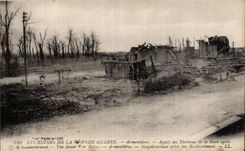 CPA Militaria las ruinas del gran aspecto de Armentieres de la guerra de los alrededores de la estacion evitan el bombardeo