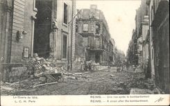 CPA Militaria Reims a street after the bombardment