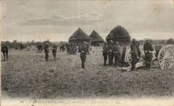 CPA Militaria Armee Francaise Artillerie Une batterie 
