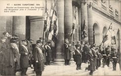 CPA Militaria Guerre 1914 Handing-over with the governor of Invalides of the flags taken has enemy Paris