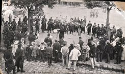 CPA Militaria En Campagne La musique au cantonnement 