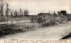 CPA Militaria ruins of the Great War Armentieres Aspect of the surroundings of the station after the bombardment