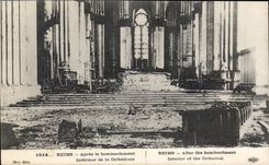 CPA Militaria ruins of the Reims Great War After the Interior bombardment of the cathedral