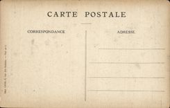 CPA Militaria Guerre de 1914 Cour d honneur des Invalides Paris Crapouillauds lance bombes