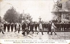 Paris - Mr Poincare passes on the Face of the Troops - CPA