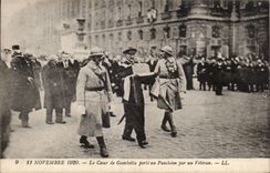 CPA Militaria Paris November 11th 1920 the heart of Gambetta carries to the Pantheon by a veteran