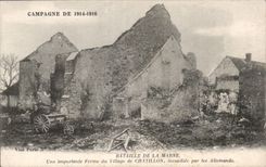 CPA Militaria Trawl-nets on marl an important farm of the village of Chatillon set fire to by German