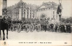 CPA Militaria Revue du 14 juillet 1917 Place de la Nation 