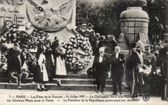CPA Militaria Paris Festivals of the Victoire July 14th 1919 the Cenotaph raised with the memory of glorious died for Fran