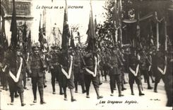 CPA Militaria Paris Ravelled of the Victoire English flags