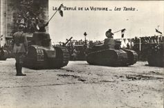 CPA Militaria Paris the procession of the victory Arc de Triomphe tanks