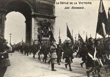 CPA Militaria Paris Ravelled of the Victoire the Scot Arc de Triomphe