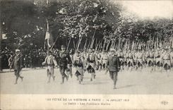 CPA Militaria Paris Festivals of the Victoire July 14th 1919 the procession marine fusiliers