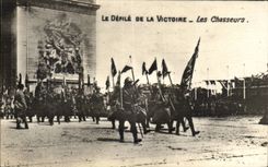 CPA Militaria Paris Ravelled of the Victoire hunters Arc de Triomphe